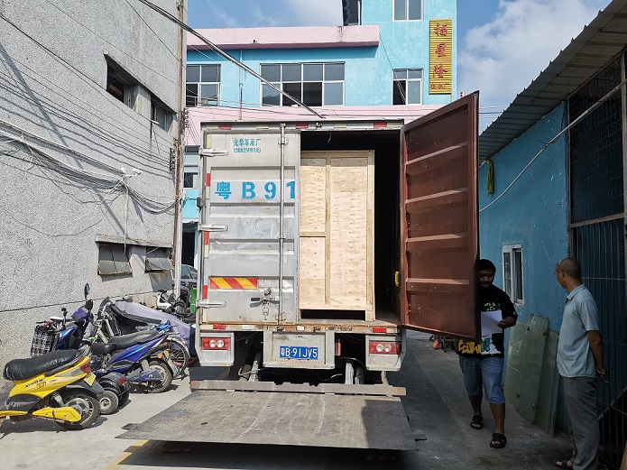 立式加工机床2.jpg 立式加工机床2.jpg